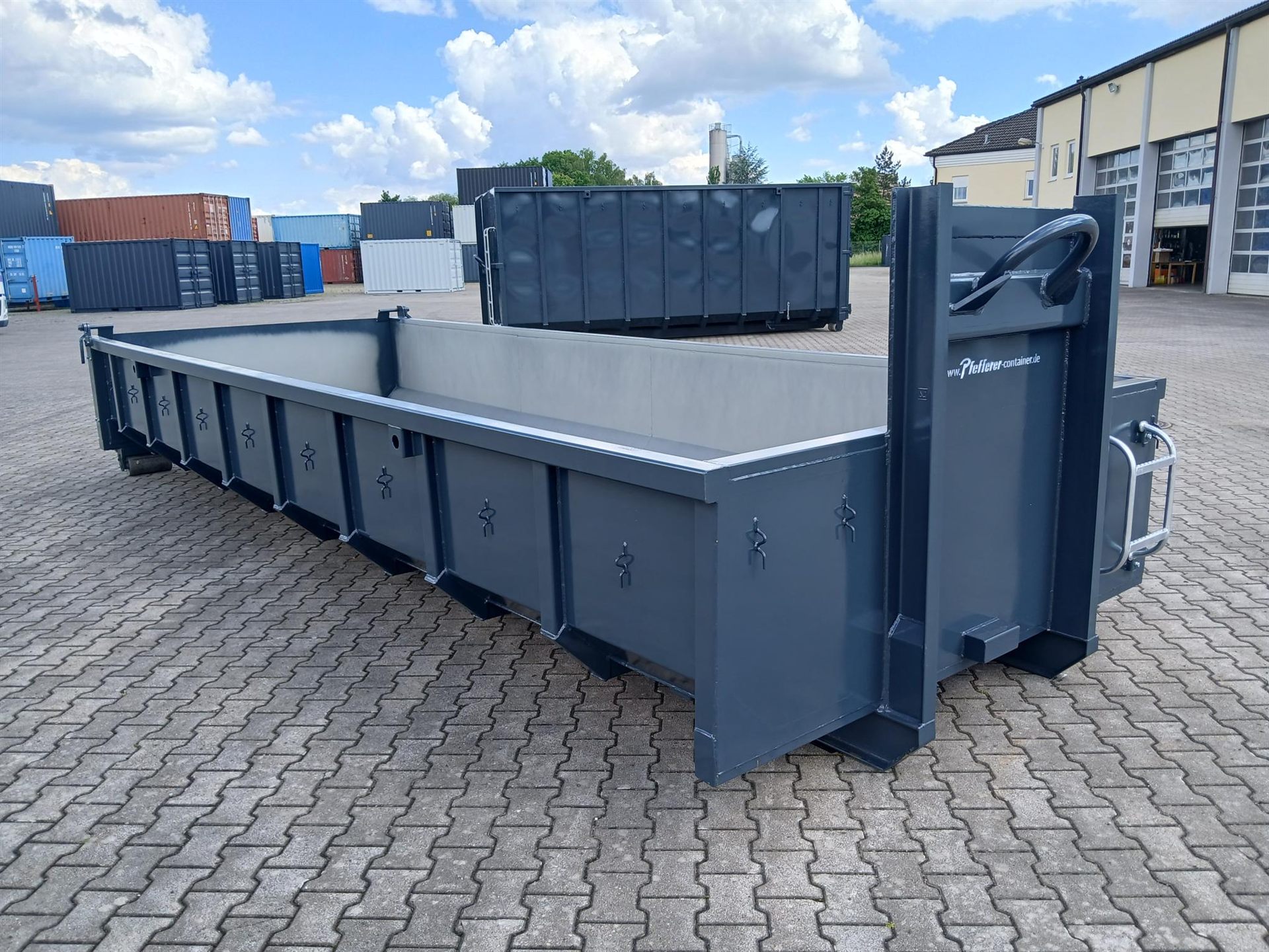 Abrollcontainer Bauschuttmulde